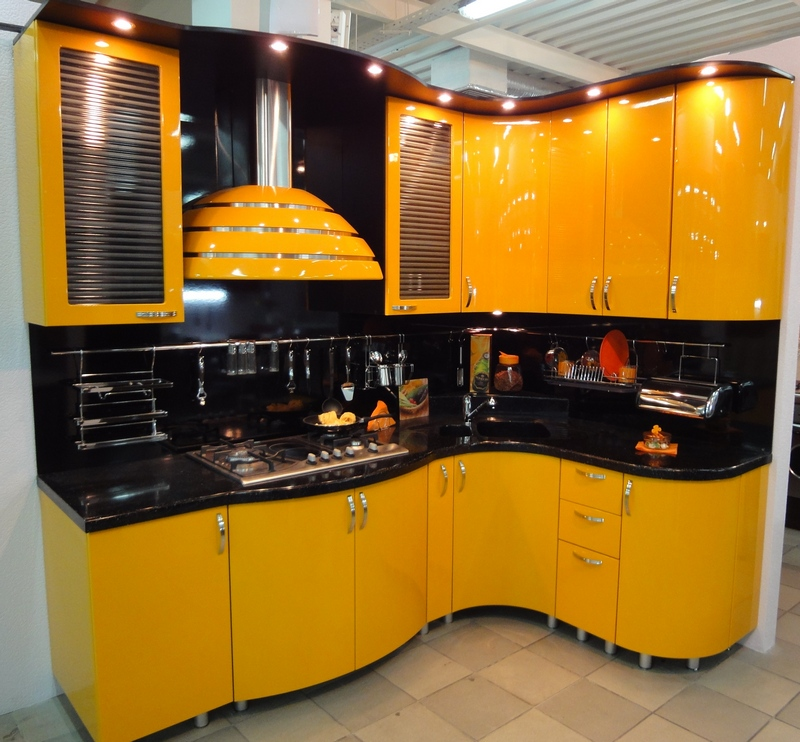Кухонный гарнитур. Желтый кухонный гарнитур. Кухонный гарнитур с радиусными фасадами. Кухонный гарнитур желтого цвета. На заказ недорого и качественно