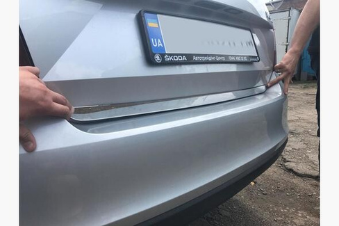 сколы кромки багажника гранта. хром накладка на багажник форд фокус 3 седан. накладка на кромку капота форд фокус 3. кромка багажника. кромка крышки.
