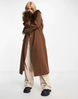 Удлиненное пальто шоколадно-коричневого цвета с поясом и отделкой из искусственного меха Violet Romance