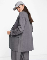 Серый костюмный пиджак в тонкую полоску Selected Femme