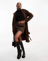 Эксклюзивное длинное пальто с поясом In The Style шоколадного цвета