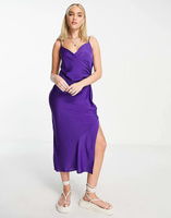 Фиолетовое атласное платье миди с запахом спереди New Look