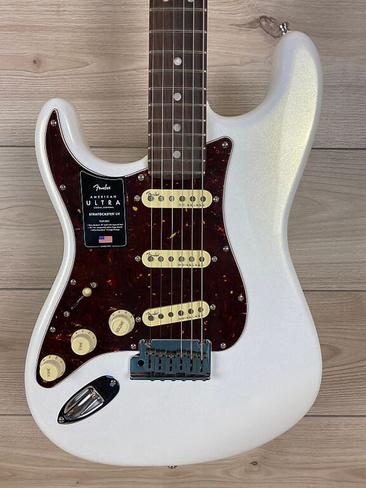 Электрогитара Fender American Ultra Stratocaster Left-Hand Guitar, Rosewood Fingerboard, Arctic Pearl