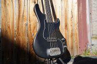 Басс гитара G&L USA Kiloton-5/Fretless/Lined Jet Black Satin Frost 5-String Electric Bass Guitar w/ Black Tolex Case