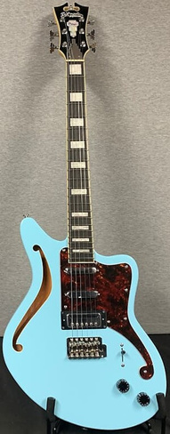 Электрогитара D'Angelico Premier Bedford SH Semi-Hollow - Sky Blue with Tremelo and Gig Bag
